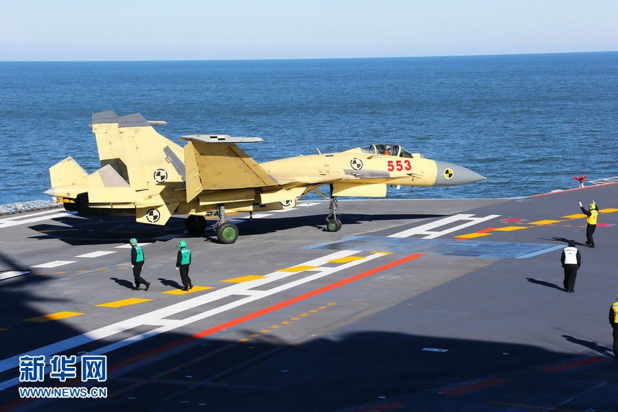 Le premier appontage d'un J-15 sur le porte-avoins chinois Liaoning (2)