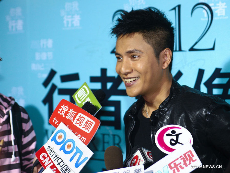 L'acteur Chen Kun avant la cérémonie de remise des prix du Festival du film des marcheurs, à Beijing, le 26 novembre 2012. Le festival est destiné à promouvoir l'exploration en plein air et la protection de l'environnement en Chine. (Photo : Hou Dongtao)