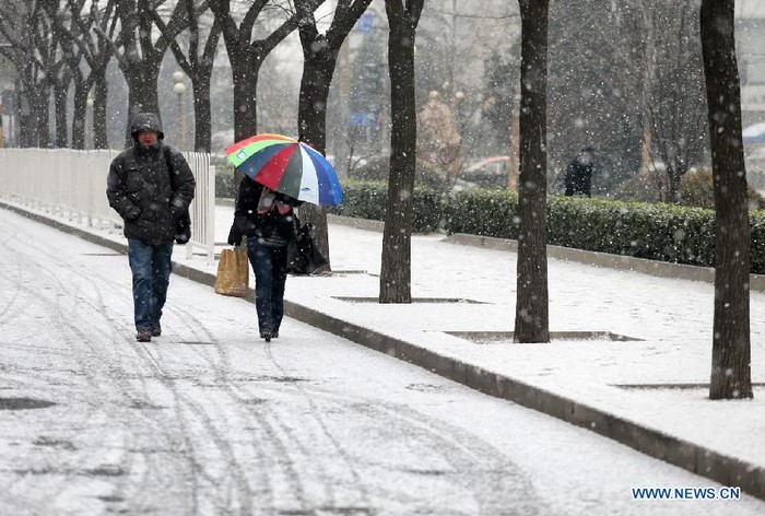 Photo prise le 12 décembre 2012 à Beijing, capitale de la Chine. Des chutes de neige ont frappé Beijing mercredi.