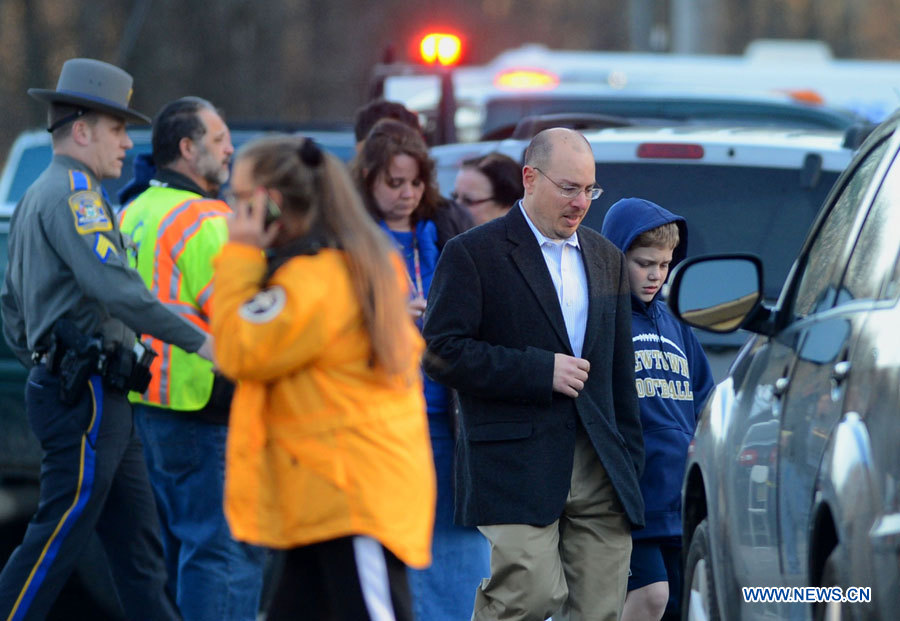 USA: Fusillade dans une école du Connecticut: au moins 20 morts 