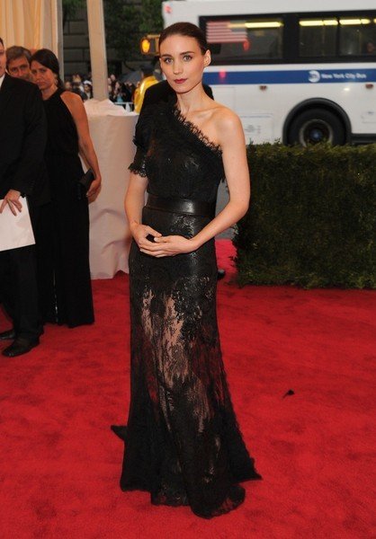 L'actrice américaine Rooney Mara en Givenchy