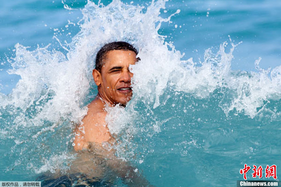 Obama sur la plage ! Le président américain passe ses vacances à Hawa? (2)