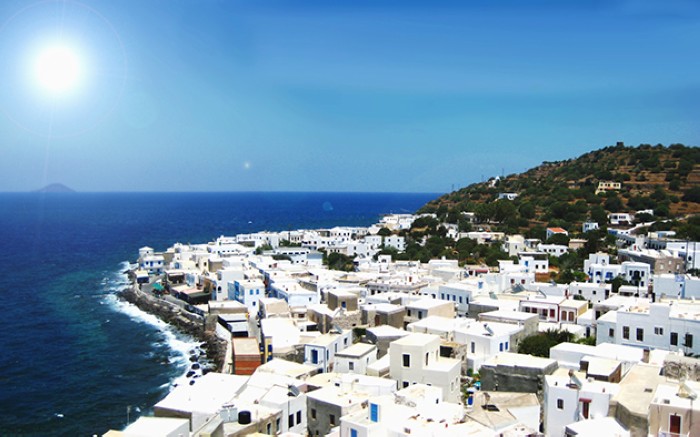 Septembre : la vie de luxe à Galatas en GrèceEn septembre en Grèce, le soleil et l'air ne sont ni trop chauds, ni trop frais. A Galatas, vous pouvez par exemple organiser une soirée piscine avec des amis au sein d'un h?tel, ou encore découvrir les monuments historiques dans cette ville antique.