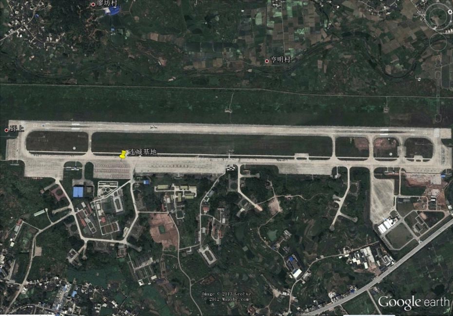 Google affiche des photos satellites des drones J-6 campés à Liancheng au Fujian (2)