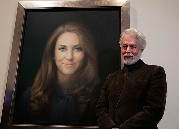 L'artiste Paul Emsley qui a réalisé le portrait officiel de la Duchesse de Cambridge Kate Middleton. (Photo Source: chinadaily.com.cn)