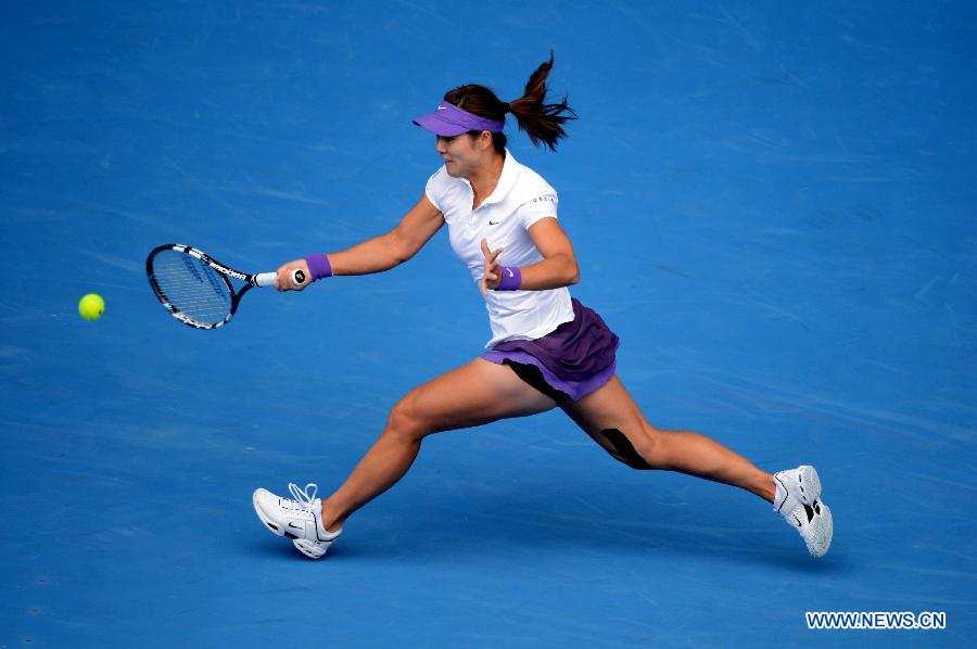 La Chinoise Li Na s'est qualifiée pour les demi-finales de l'Open d'Australie en battant mardi à Melbourne la Polonaise Agnieszka Radwanska en deux sets.