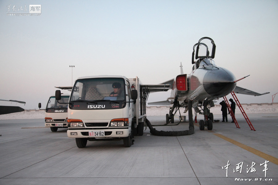 Récemment, plusieurs avions de la force aérienne sous le commandement de la Flotte de la mer de Chine du Nord de la Marine chinoise ont achevé leur premier exercice de vol de l'année 2013. Selon une source officielle, les 168 pilotes ont accompli cette formation, comprenant onze exercices de base, notamment les man?uvres et la coordination des tactiques...