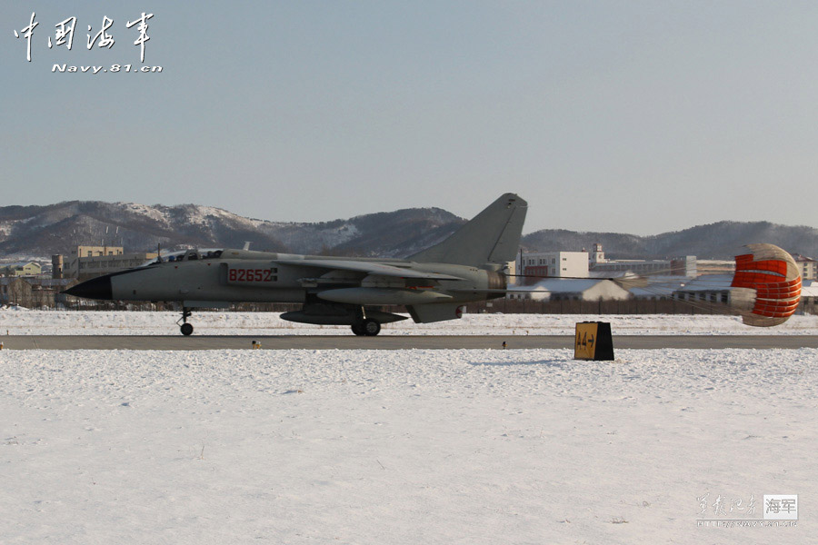 Récemment, plusieurs avions de la force aérienne sous le commandement de la Flotte de la mer de Chine du Nord de la Marine chinoise ont achevé leur premier exercice de vol de l'année 2013. Selon une source officielle, les 168 pilotes ont accompli cette formation, comprenant onze exercices de base, notamment les man?uvres et la coordination des tactiques...