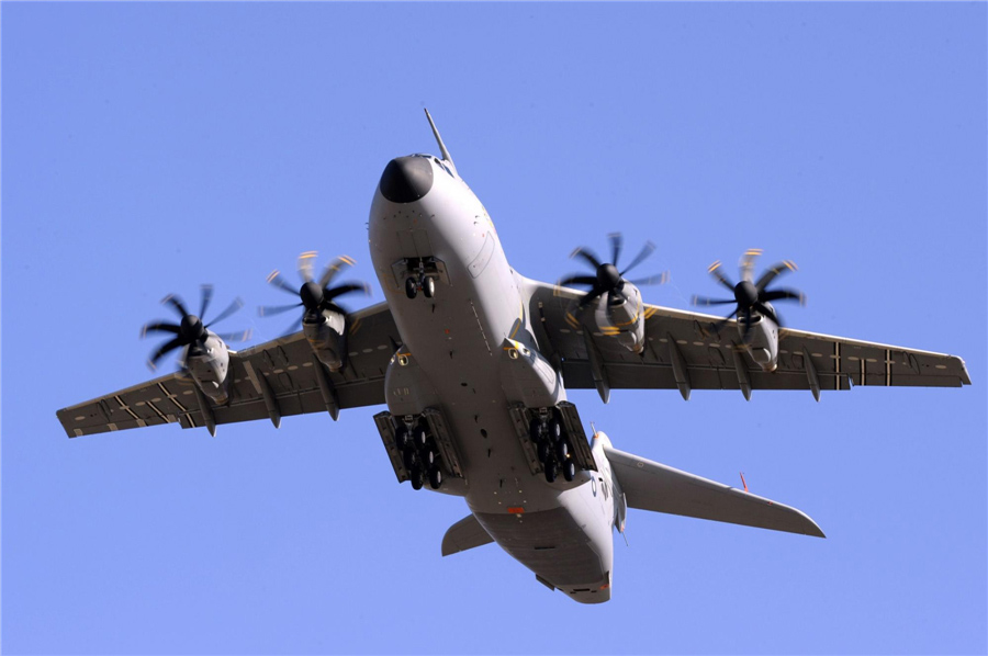 L'Airbus A400M lors de son premier vol à Séville, en Espagne, le 11 décembre 2009.