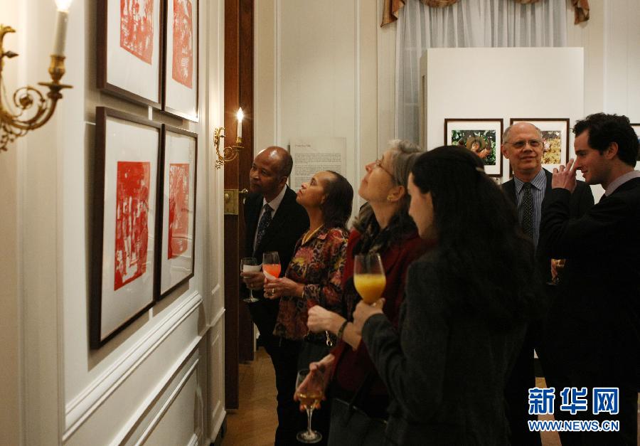 Exposition des oeuvres de découpure