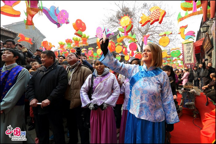 Les étrangers célèbrent la fête du Printemps (9)