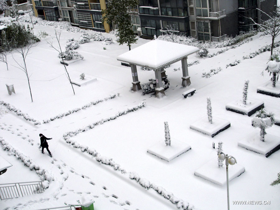 Trafic perturbé par la neige dans l'est de la Chine