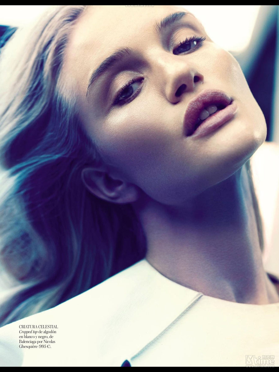 Le top-modèle Rosie Huntington-Whiteley en couverture de VOGUE Espagne (8)