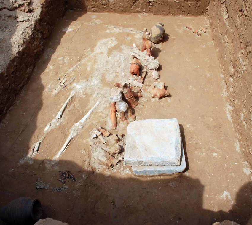 La tombe de l'une des dames de cour, fouillée en 2012.