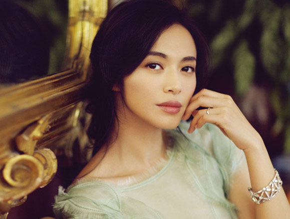 L'actrice chinoise Yao Chen pose pour le magazine Elle