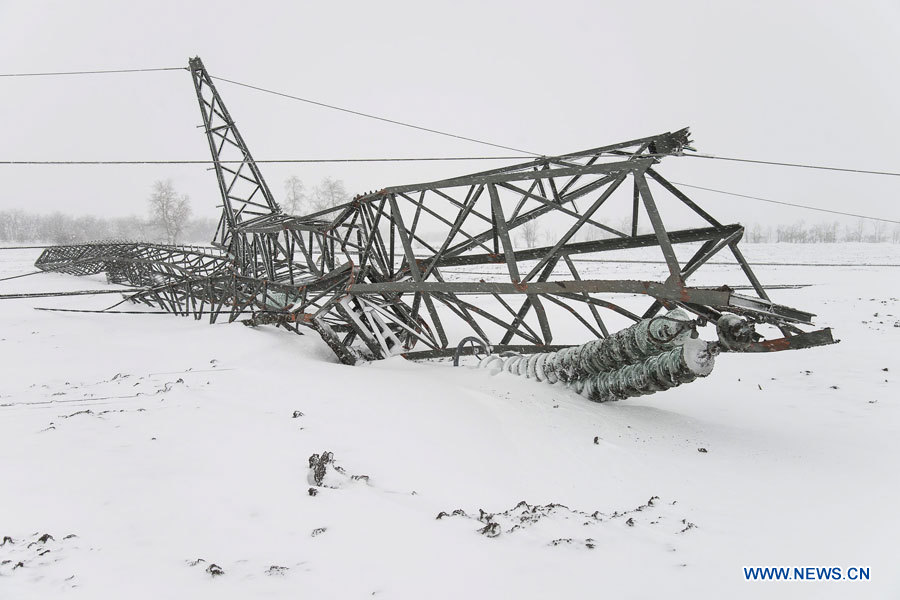 La Hongrie paralysée par une tempête de neige historique, des milliers d'automobilistes coincés sur les routes 