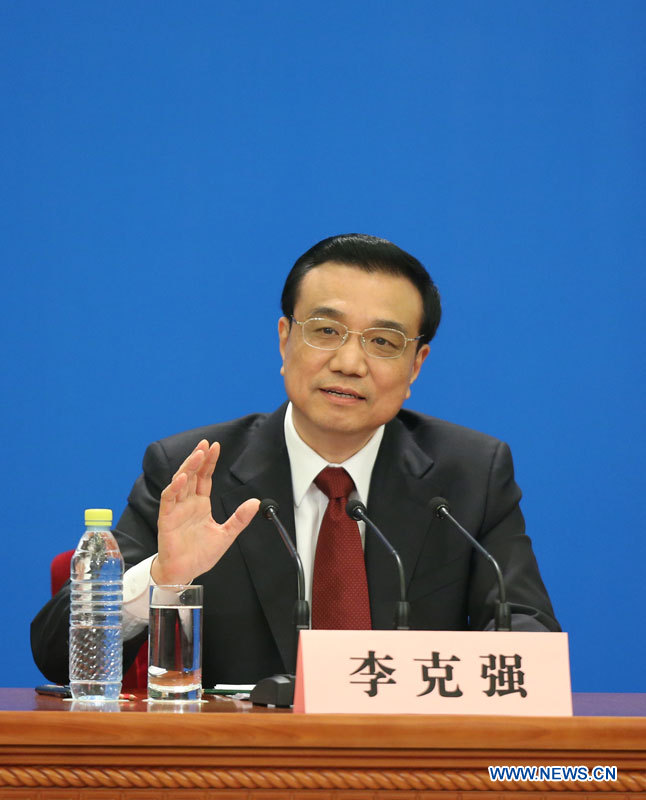 Le Premier ministre chinois Li Keqiang à la conférence de presse tenue à la suite de la réunion de cl?ture de la 12e Assemblée populaire nationale (APN, parlement chinois), le 17 mars au Grand Palais du Peuple à Beijing. Le Premier ministre chinois Li Keqiang et les vice-Premiers ministres Zhang Gaoli, Liu Yandong, Wang Yang et Ma Kai rencontrent ensemble les journalistes. 