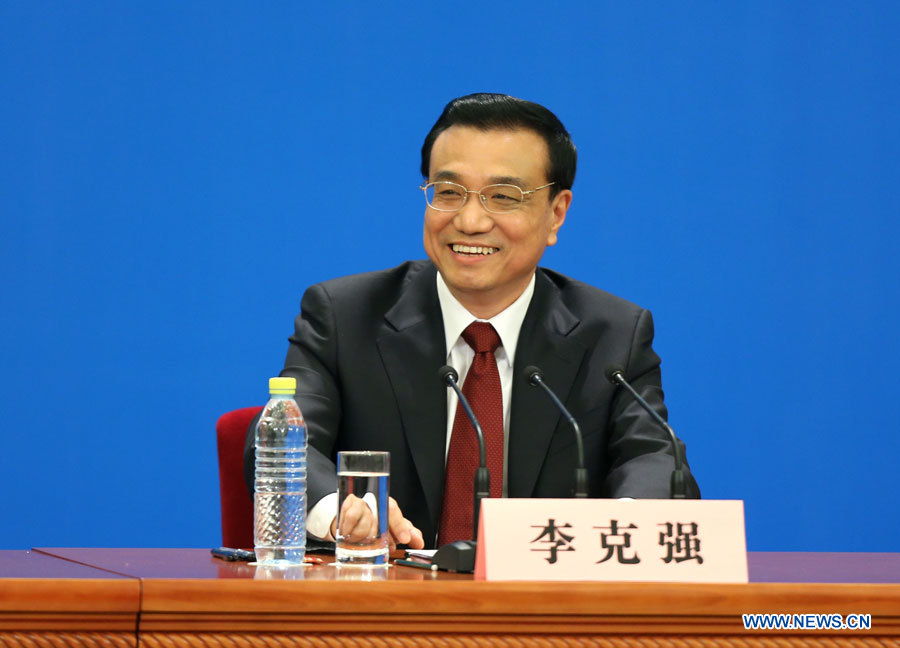 Le Premier ministre chinois Li Keqiang à la conférence de presse tenue à la suite de la réunion de cl?ture de la 12e Assemblée populaire nationale (APN, parlement chinois), le 17 mars au Grand Palais du Peuple à Beijing. Le Premier ministre chinois Li Keqiang et les vice-Premiers ministres Zhang Gaoli, Liu Yandong, Wang Yang et Ma Kai rencontrent ensemble les journalistes. 