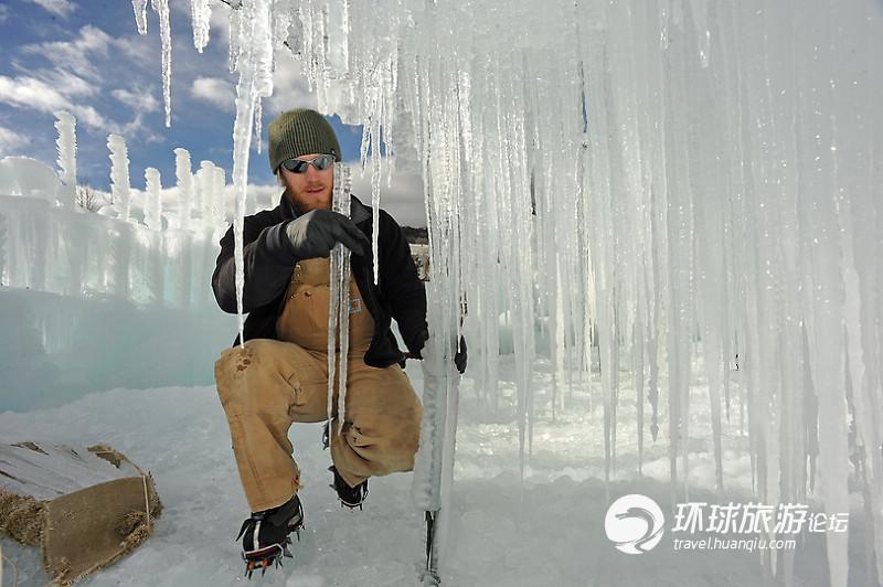 Un chateau entièrement réalisé en glace au Colorado (11)