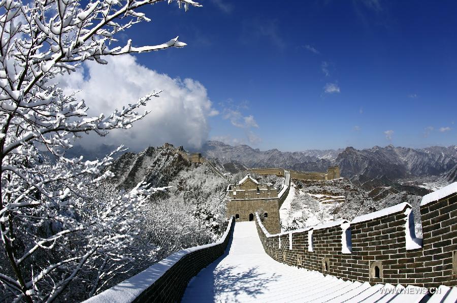 Chine: la Grande muraille sous la neige