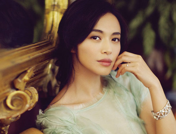 L'actrice chinoise Yao Chen pose pour un magazine