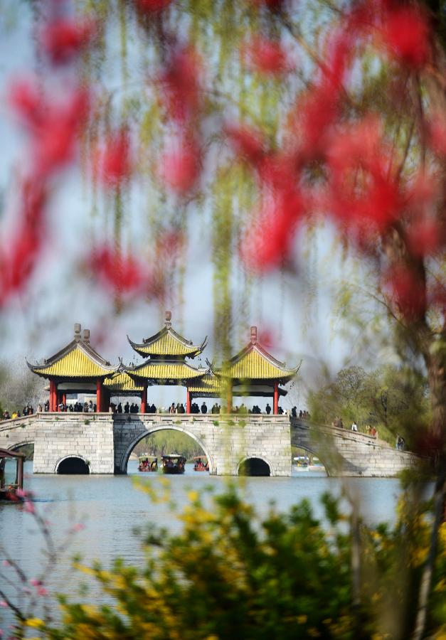 Le printemps sur le Lac étroit de l'Ouest à Yangzhou (2)