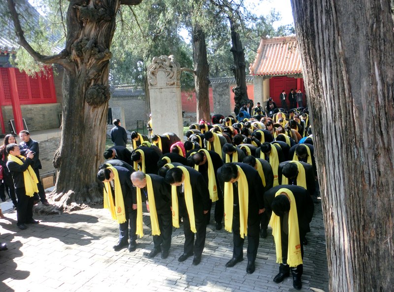 la cérémonie d'hommage à Confucius sur la Colline Nishan