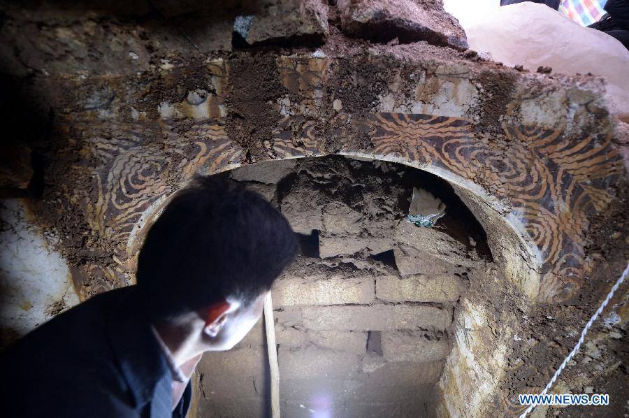 Découverte d'une tombe décorée de peintures murales au Jiangxi