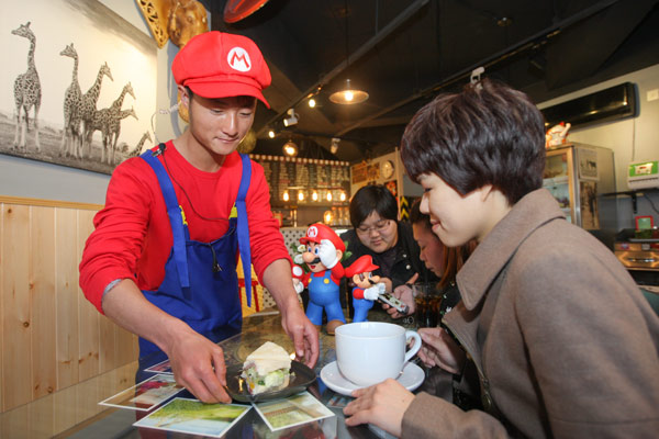 Un restaurant reprenant le thème de ? Super Mario ?, le très populaire jeu vidéo, vient d'ouvrir à Tianjin. [Photo / Asianewsphoto ]