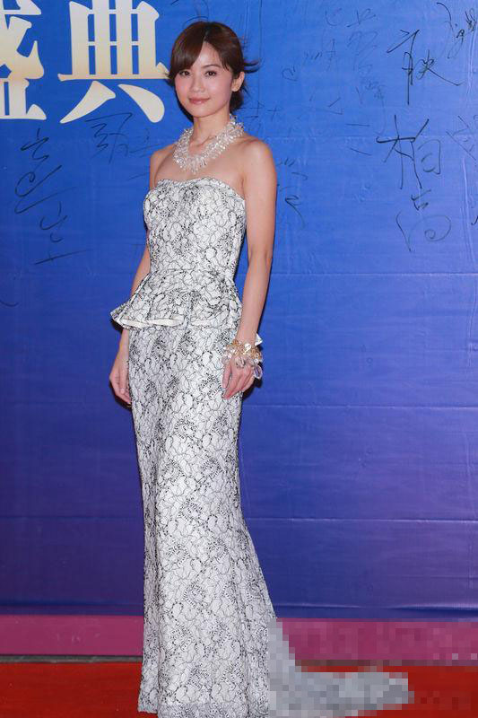 Défilé de stars sur le tapis rouge du Huading Award 2013 (6)