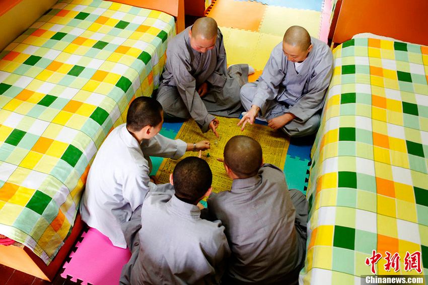 Visite d'une école bouddhiste au pied du mont Emei (20)