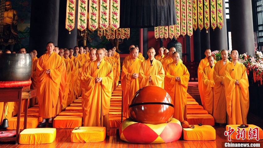 Visite d'une école bouddhiste au pied du mont Emei (2)