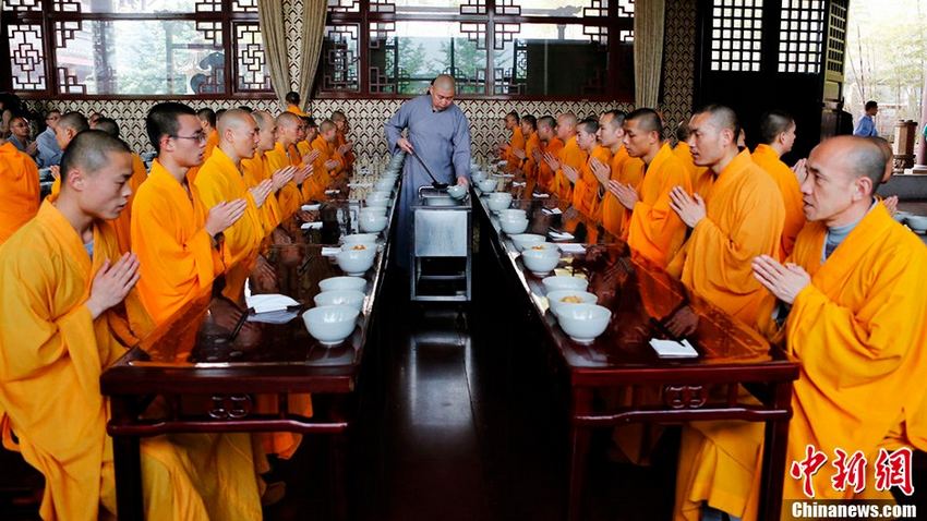 Visite d'une école bouddhiste au pied du mont Emei (9)