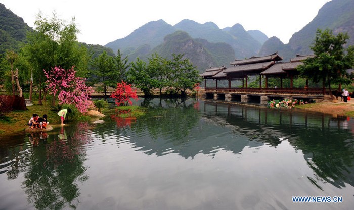 Chine : touristes au village de Bamei dans la province du Yunnan (4)