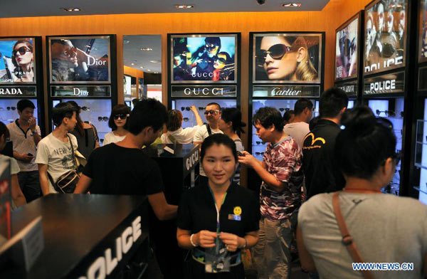 Sanya : affluence des touristes dans les boutiques duty-free