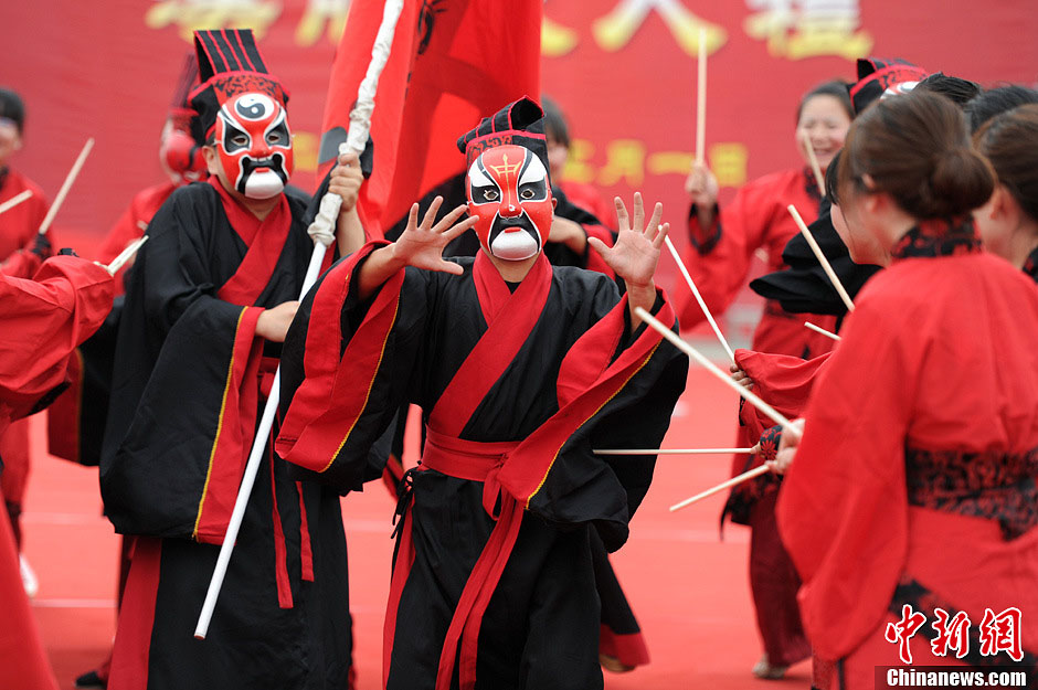 Rite traditionnel chinois pour le passage à la majorité (10)