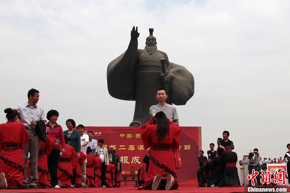 Rite traditionnel chinois pour le passage à la majorité (8)