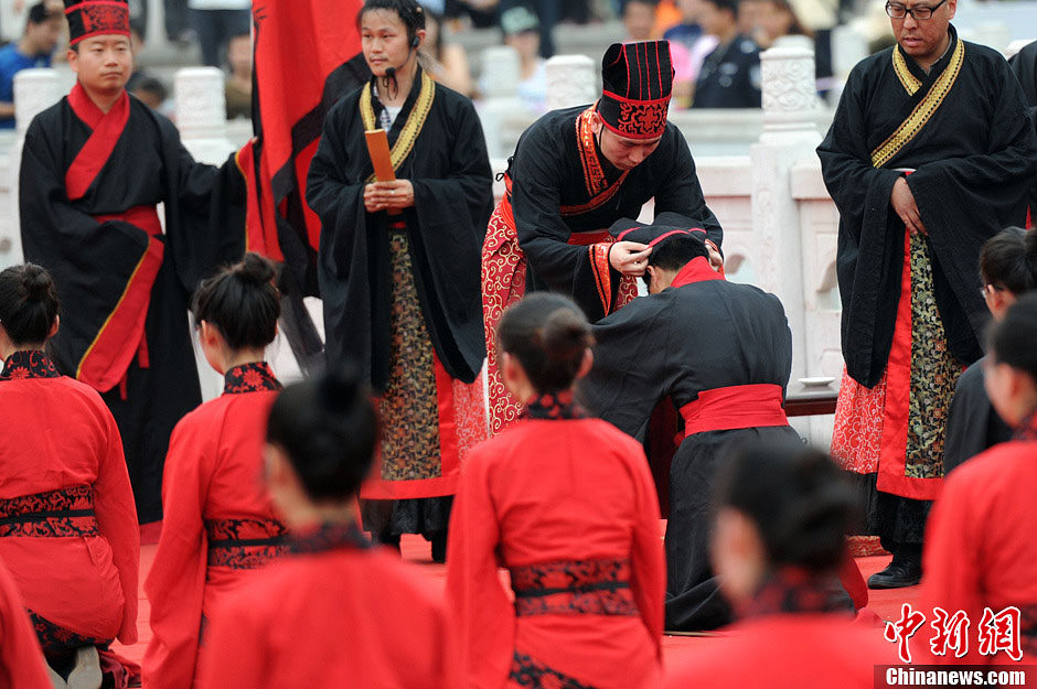 Rite traditionnel chinois pour le passage à la majorité (4)