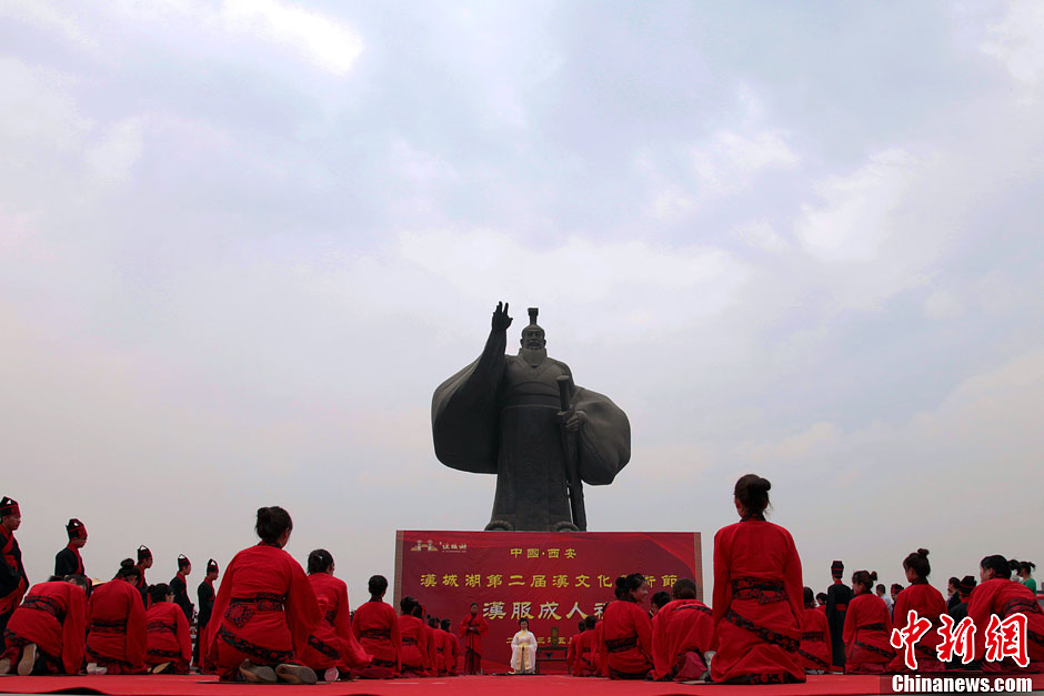 Rite traditionnel chinois pour le passage à la majorité (7)