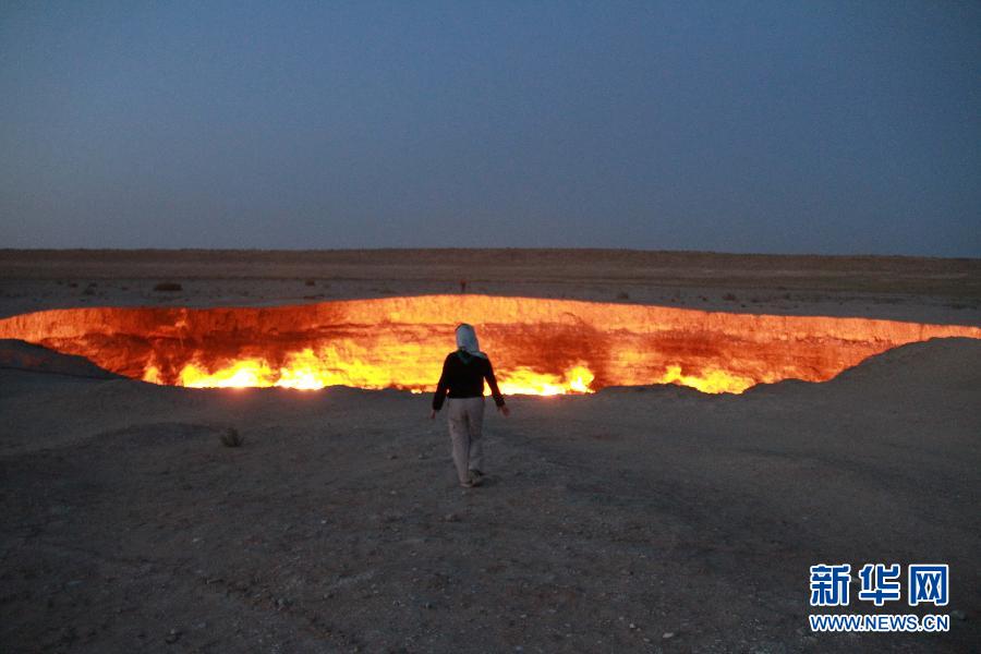 ? La porte de l'enfer ? : le feu br?le depuis plus de 40 ans