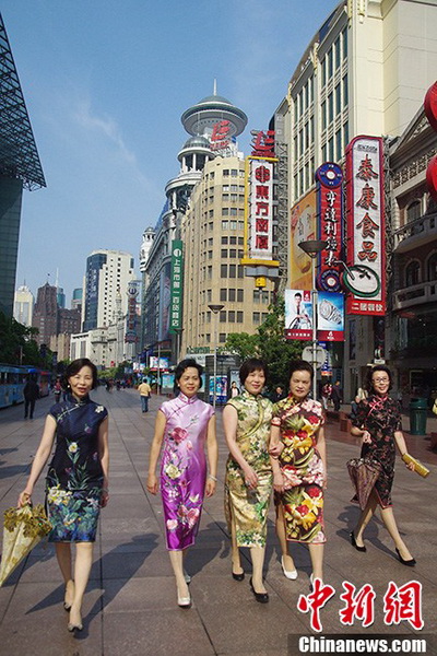 Tout le charme du Qipao dans les rues de Shanghai (5)