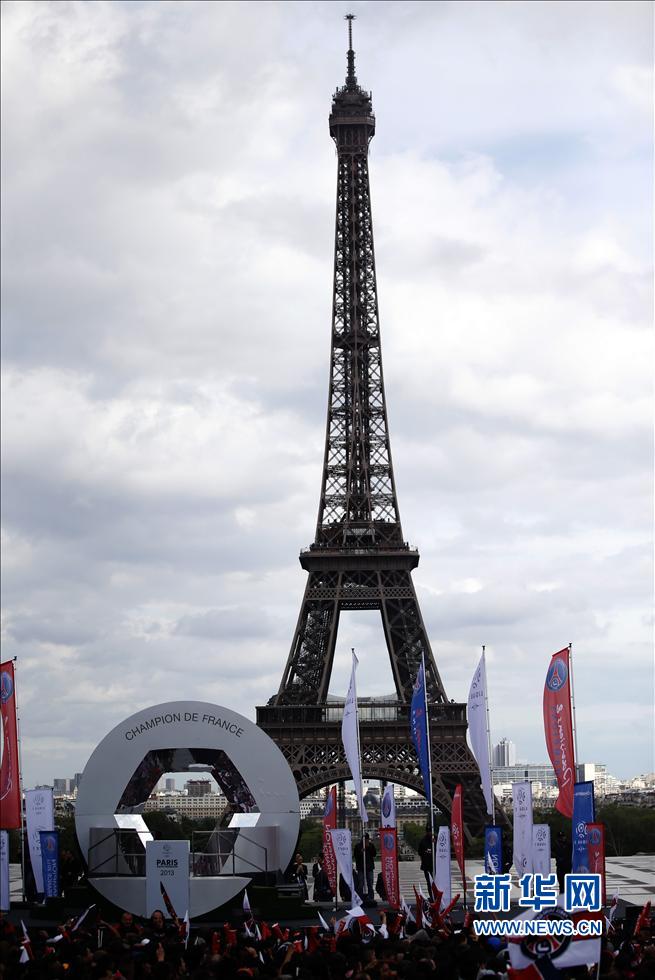 La fête de la victoire du Paris Saint-Germain tourne à l'émeute (19)