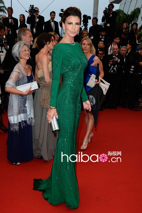 Claudia Galanti sur le tapis rouge de la cérémonie d'ouverture du 66e Festival de Cannes