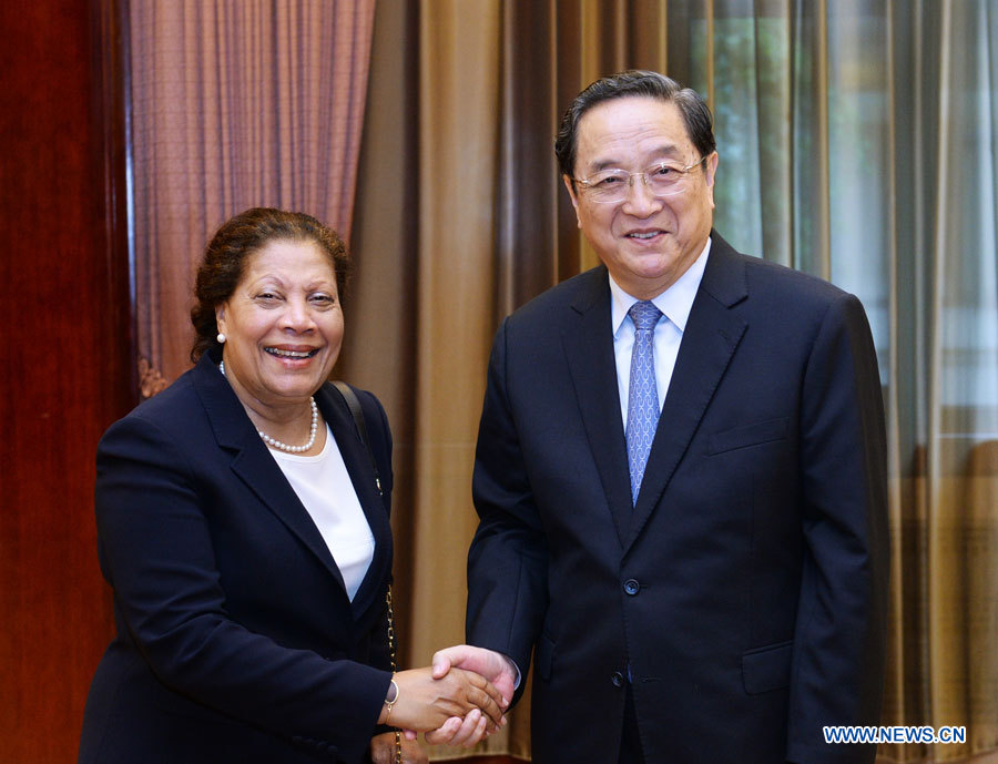 Le président du Comité national de la Conférence consultative politique du Peuple chinois (CCPPC) Yu Zhengsheng a rencontré vendredi le gouverneur général d'Antigua-et-Barbuda Louise Lake-Tack.