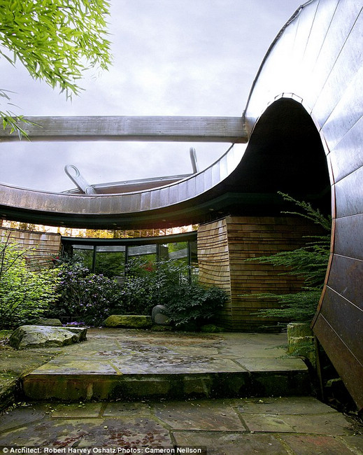 Photos : une maison écologique perdue dans la forêt (7)