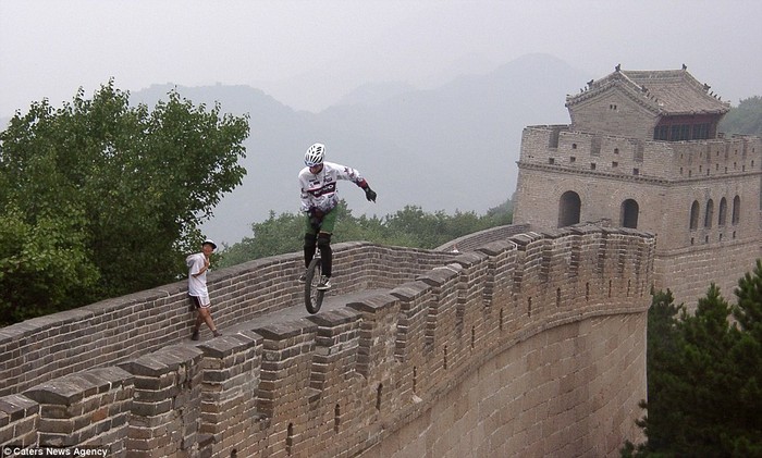 Un Canadien parcourt le monde en monocycle (13)