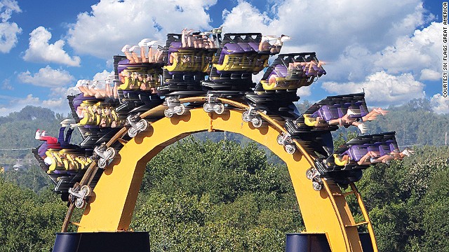 2 Batman: The Ride (Six Flags Great America, Illinois)Plus de 28 millions de touristes sont montés à bord de ce train aux couleurs du super-héros depuis 1992. En 2013, la montagne russe ? Batman: The Ride ? en Illinois offrira pour la première fois aux amateurs de sensations fortes une expérience sans précédent, puisque c'est en marche arrière qu'ils parcourront ses virages en épingle, ses loopings verticaux, son ? zero-G roll ? et ses vrilles en tire-bouchon.La montagne russe Batman : The Ride roulera en marche arrière jusqu'au 7 juillet.