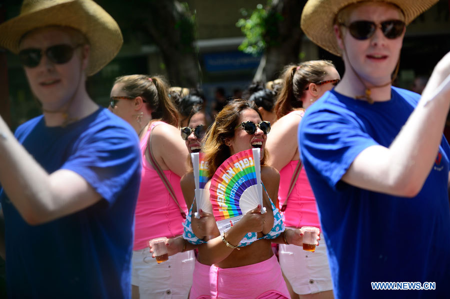 Isra?l : la Gay Pride rassemble des dizaines de milliers de personnes à Tel Aviv (2)