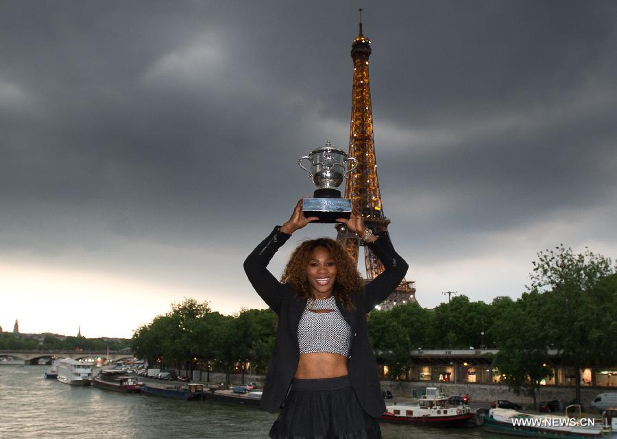 Tennis : Serena Williams bat Maria Sharapova et remporte à nouveau le tournoi de Roland-Garros (10)