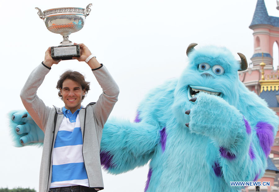 Nadal fête sa victoire à Disneyland Paris